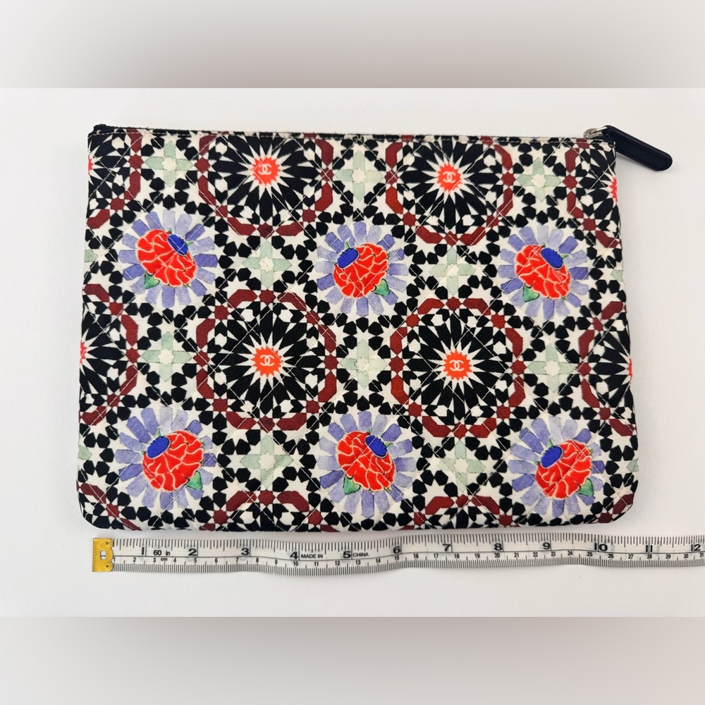 CHANEL 2014-2015 Paris Dubai Medium Printed Canvas Cosmetic Case /Zip Bag - Picture 12 of 13